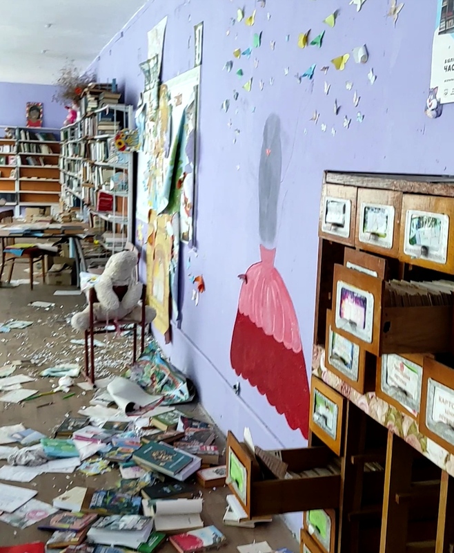 Novopetrivka Public Library, Shyroke OTG. 3.jpg